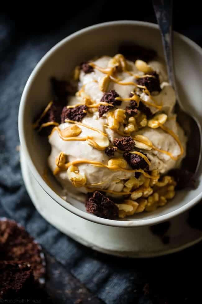 Gluten Free Chunky Monkey Banana Ice Cream Bowls - These 5-minute bowls are made of peanut butter banana ice cream and topped with brownies and nuts. They're a healthier treat with only 5 ingredients! | Foodfaithfitness.com | @FoodFaithFit