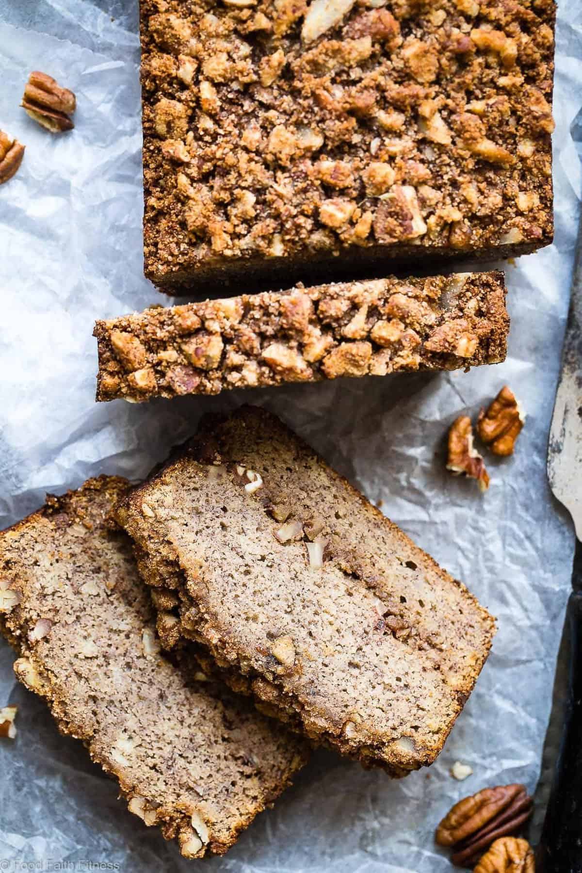 Best paleo banana bread with pecan streusel - this easy paleo coconut flour Banana is gluten/grain/dairy products/refined sugar, but perfectly moist and sweet! Pekan watering does it with habit and you will never know it's healthy! | Foodfaithfitlness.com | @Foodfaithfit