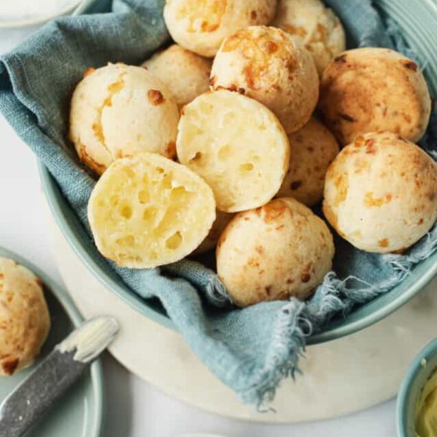 Pão de Queijo (Brazilian Cheese Bread)