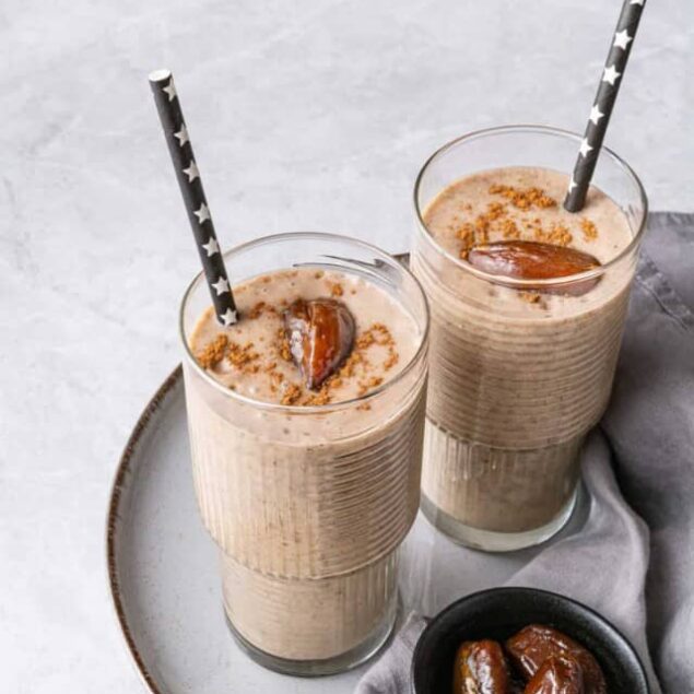 Creamy banana protein smoothies with dates and cinnamon, perfect for a healthy breakfast or snack. Made with wholesome ingredients for a delicious, nutrient-packed drink.