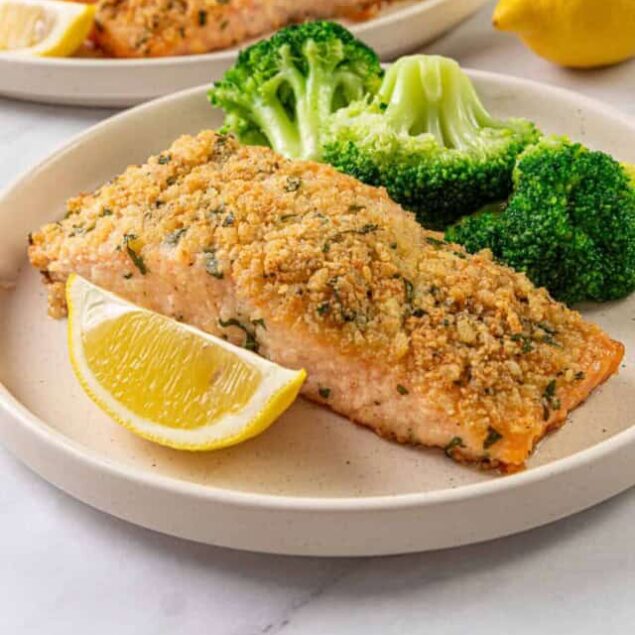 Crispy baked salmon with lemon and broccoli, healthy seafood dish, omega-3 rich recipe, easy dinner idea for weight loss, nutritious fish meal with fresh vegetables.