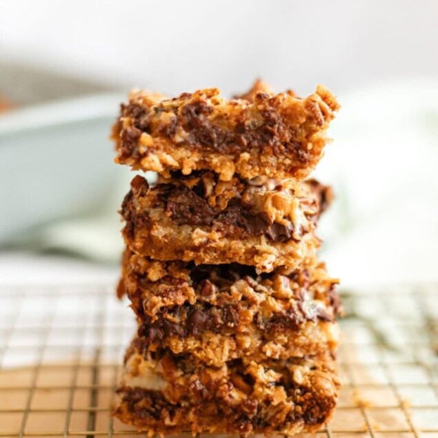 Crunchy homemade granola bars with oats, nuts, and chocolate chips, perfect for healthy snacking and on-the-go energy. Delicious, nutritious, and easy to make at home.