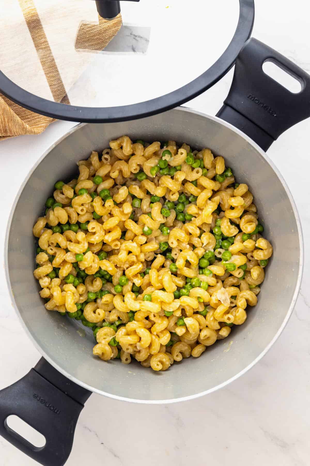 Pasta with peas