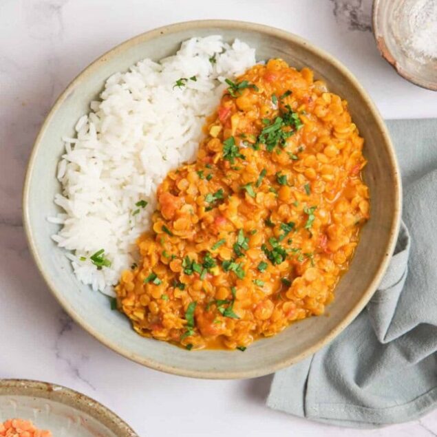 Creamy lentil curry with rice, healthy vegetarian meal, gluten-free, high-protein vegan dinner, easy plant-based recipe.