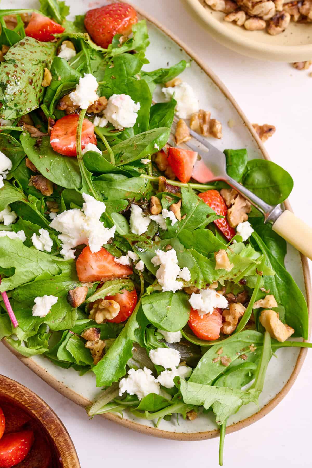Strawberry Walnut Salad - foodfaithfitness