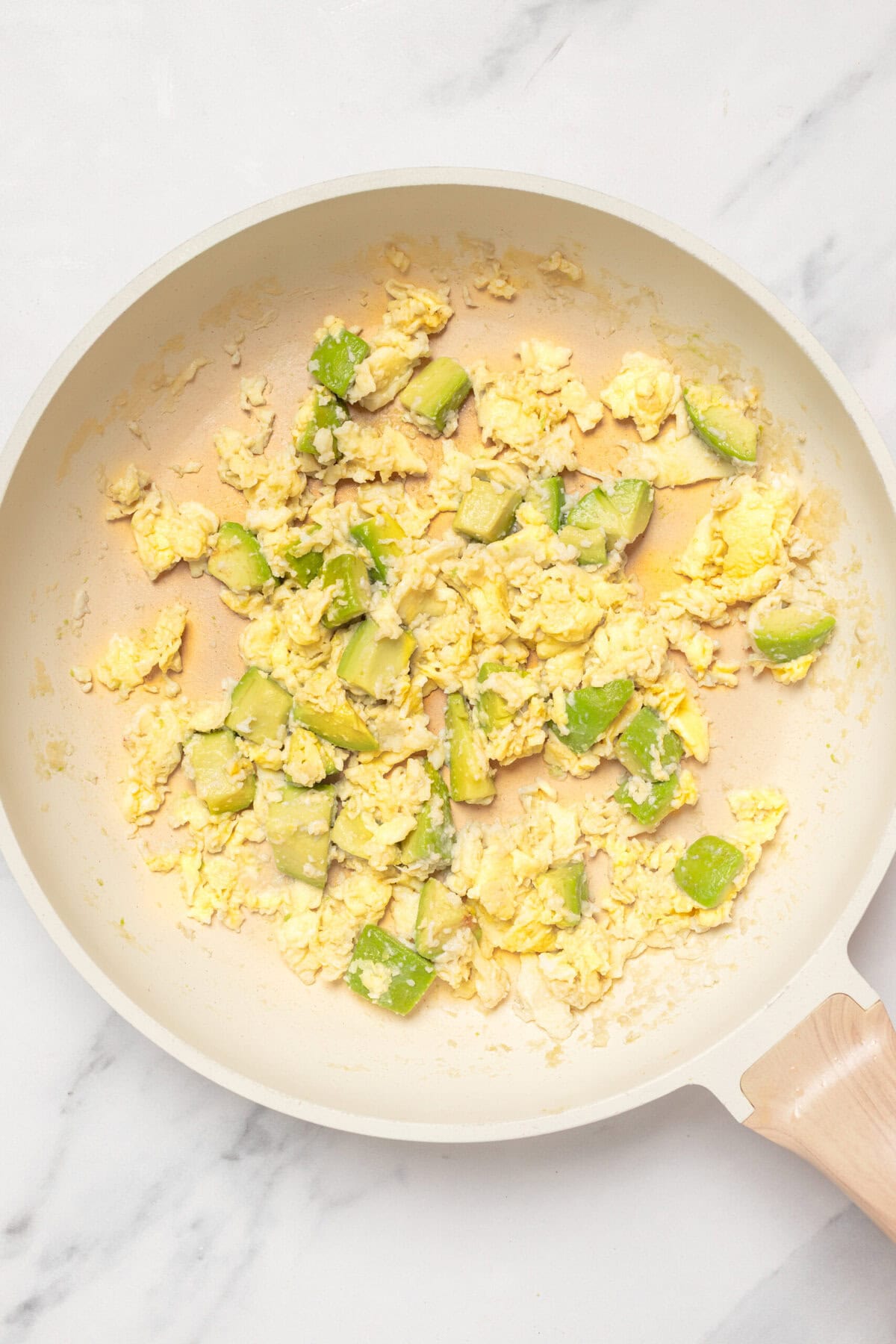 Avocado Scrambled Eggs - foodfaithfitness