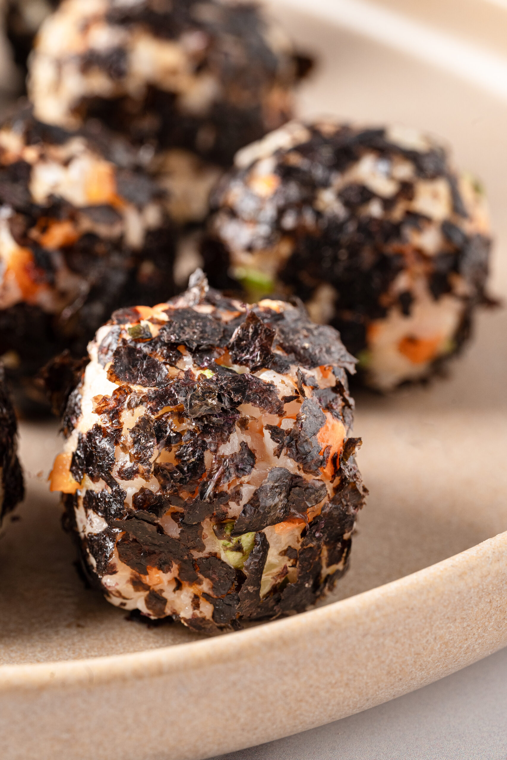 Jumeokbap (Korean Rice Balls) - foodfaithfitness