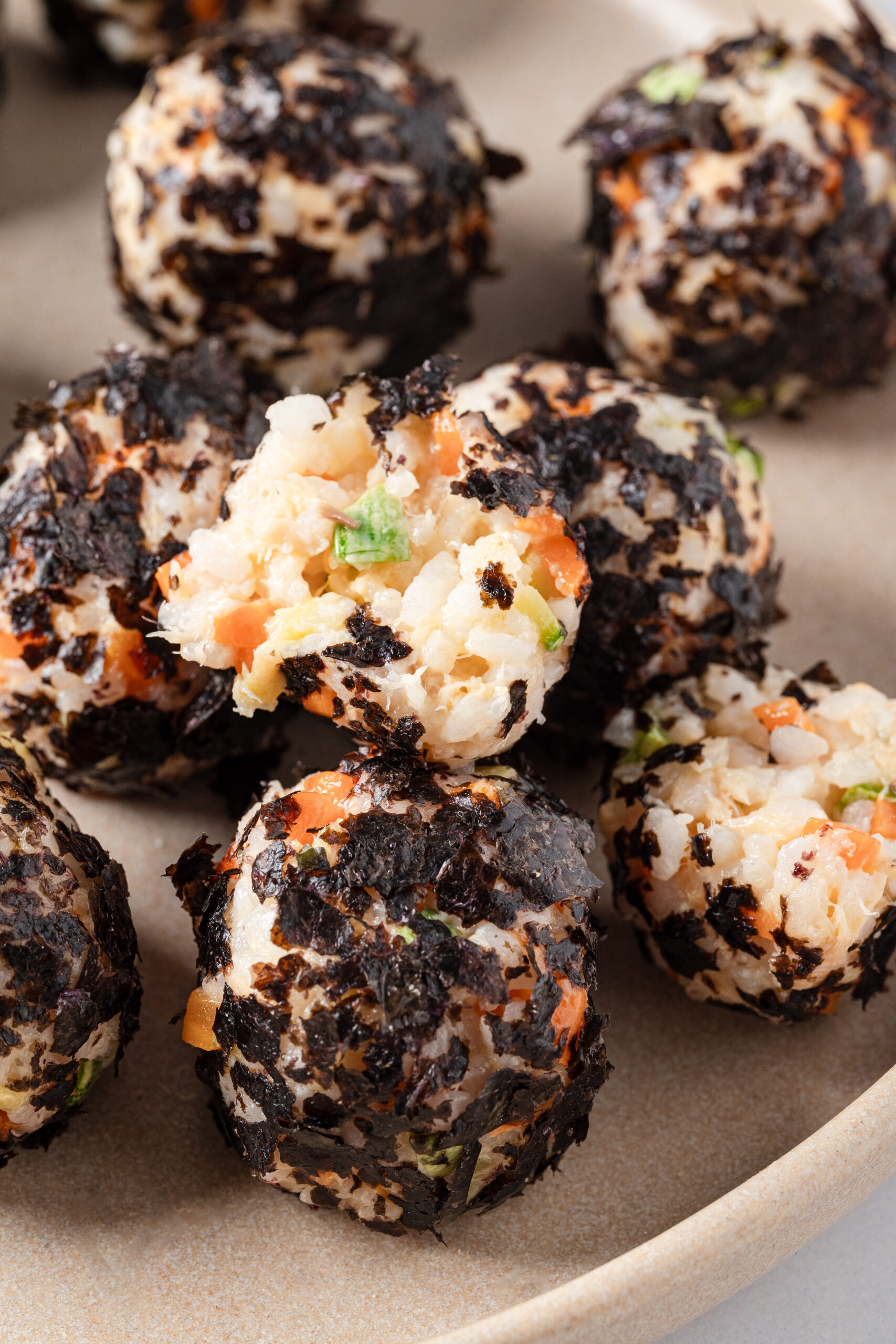 Jumeokbap (Korean Rice Balls) - foodfaithfitness