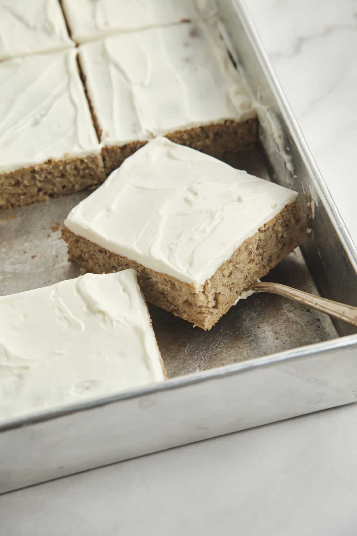 Cream cheese topping on banana walnut rods for healthy snacks, gluten -free desserts and easy baking ideas. Ideal for guilt without guilt and food preparation.